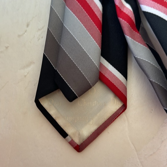 Vintage Christian Dior tie - Picture 6 of 8